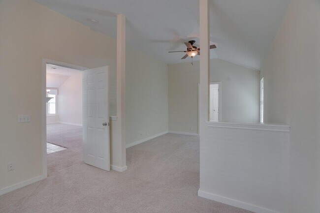 Building Photo - 402 Hickory Tree Dr