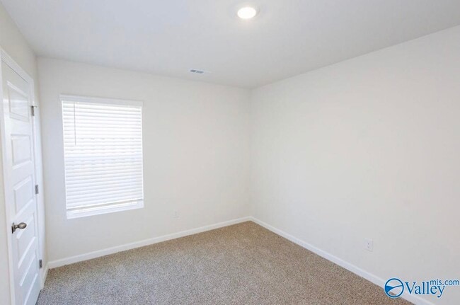 Building Photo - 398 Jackson Pt Cir