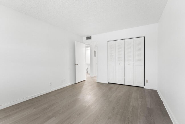 Building Photo - 4006 Cornwall Dr