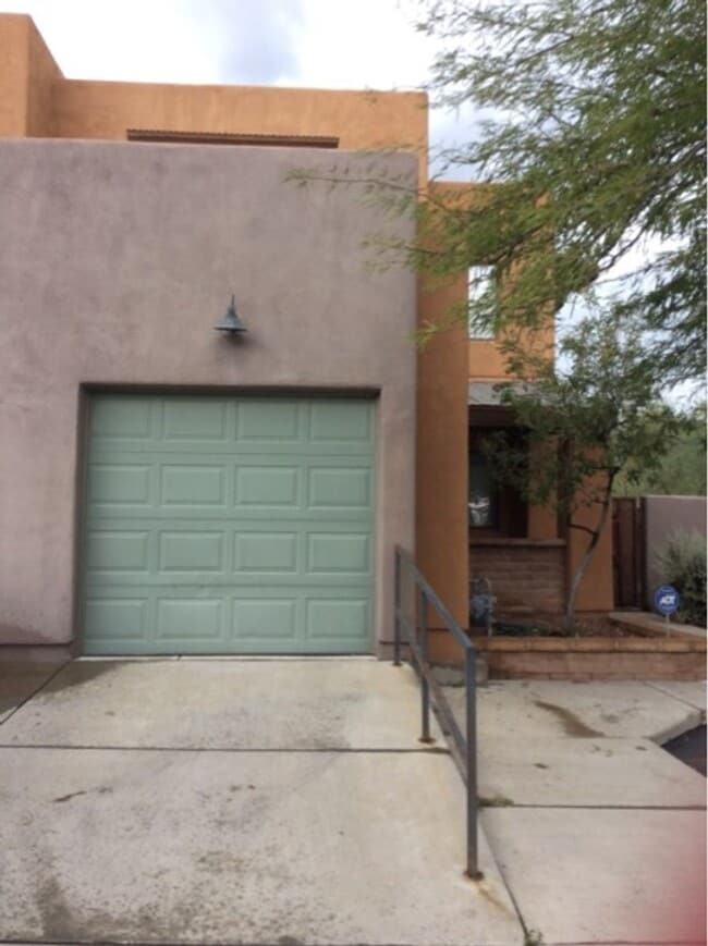 Building Photo - 3149 N Olsen Ave