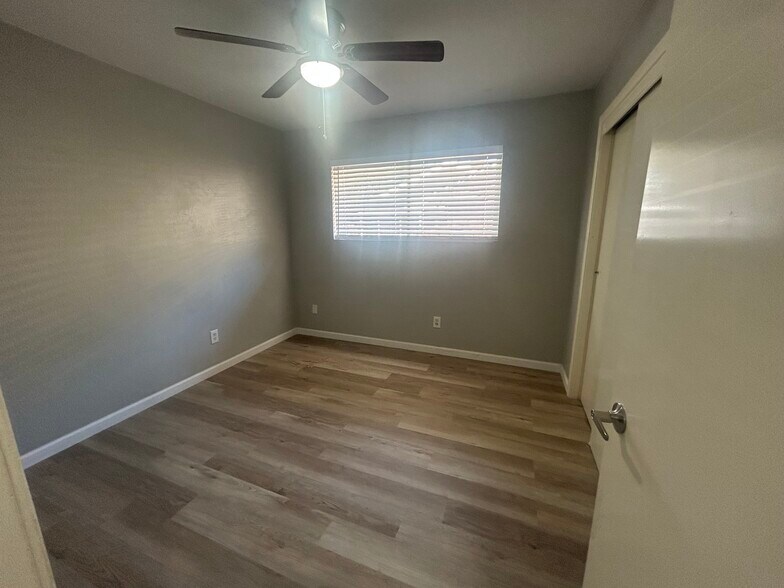 Building Photo - 5249 Dazzle Dr