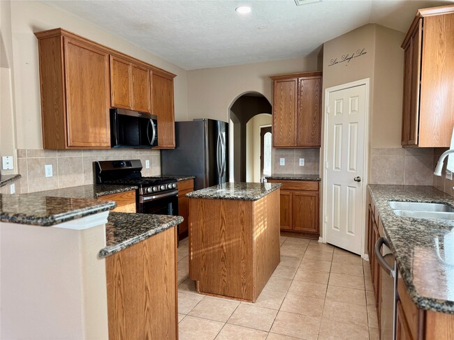 Building Photo - 2711 Lakecrest Way Dr