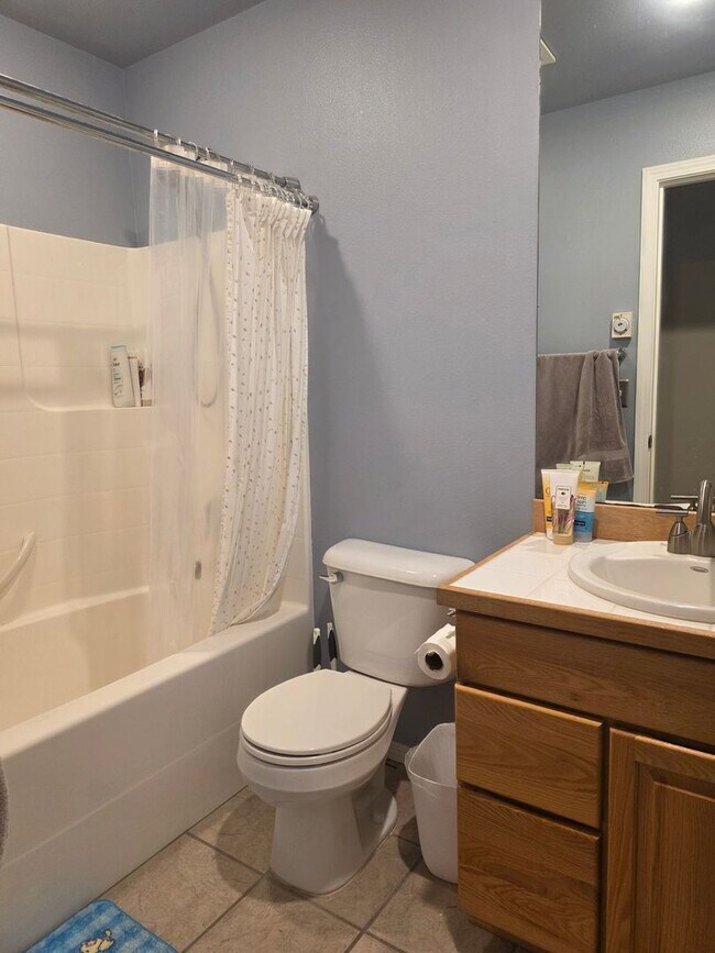 Building Photo - 3 Bedroom Craftsman Style Home in Convenie...
