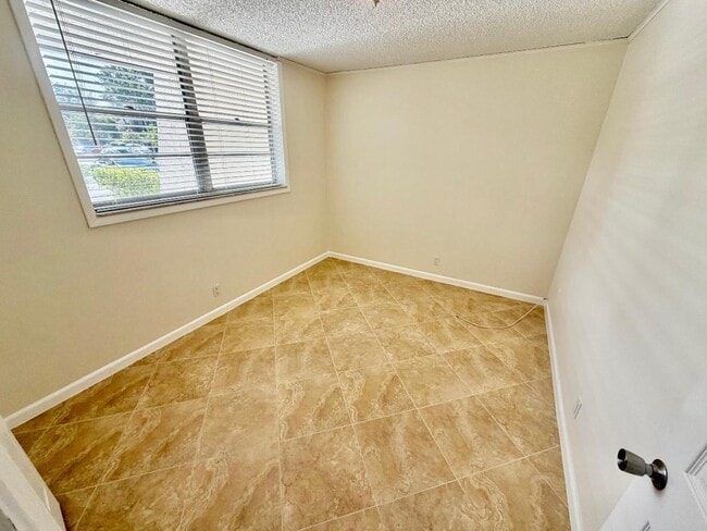 Building Photo - 9230 Lagoon Pl