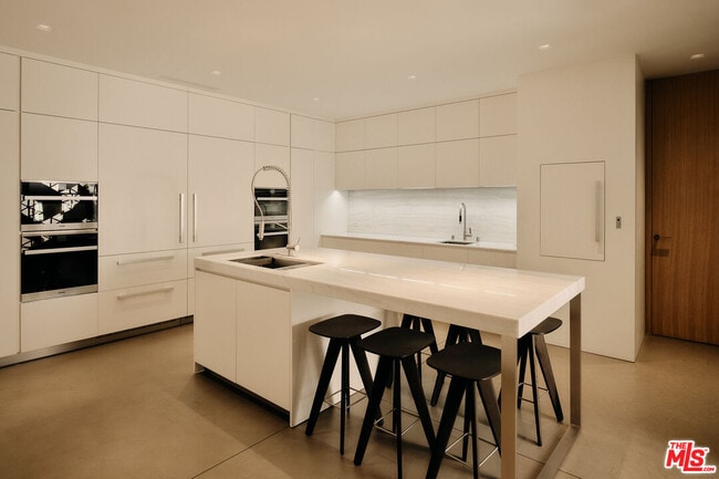 Building Photo - 9344 Nightingale Dr