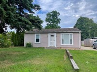Building Photo - Cozy 2BD/1BA house in Wolverine Lake with hardwood floors