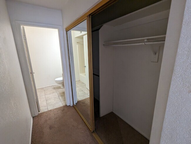 Building Photo - 2 Bedroom 2 Bathroom in Tempe! Water, Sewe...