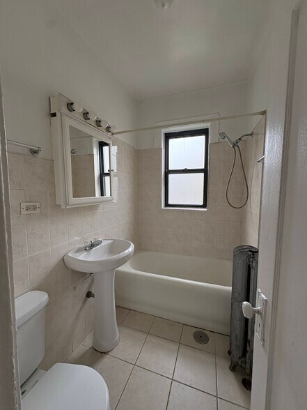 Building Photo - 1154 N Dearborn St
