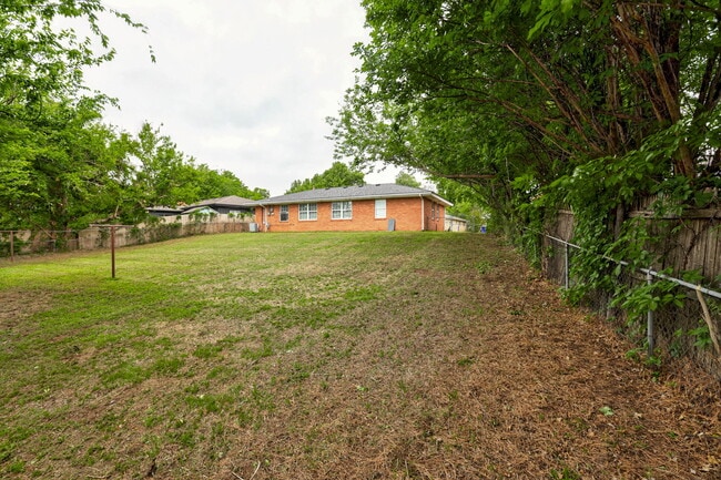 Building Photo - 1208 Avondale Dr