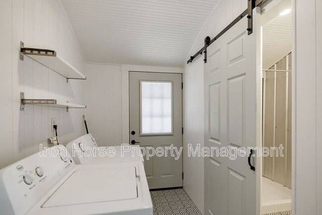 Building Photo - 2084 Broad St