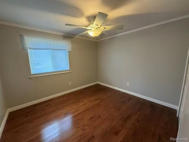 Building Photo - 3245 Parker Dr