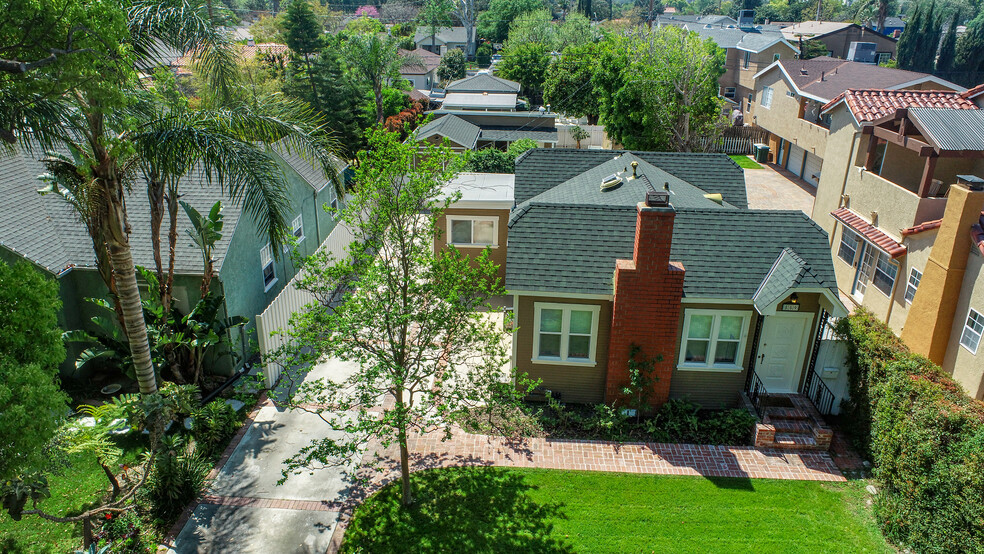Building Photo - 859 N Kenwood St