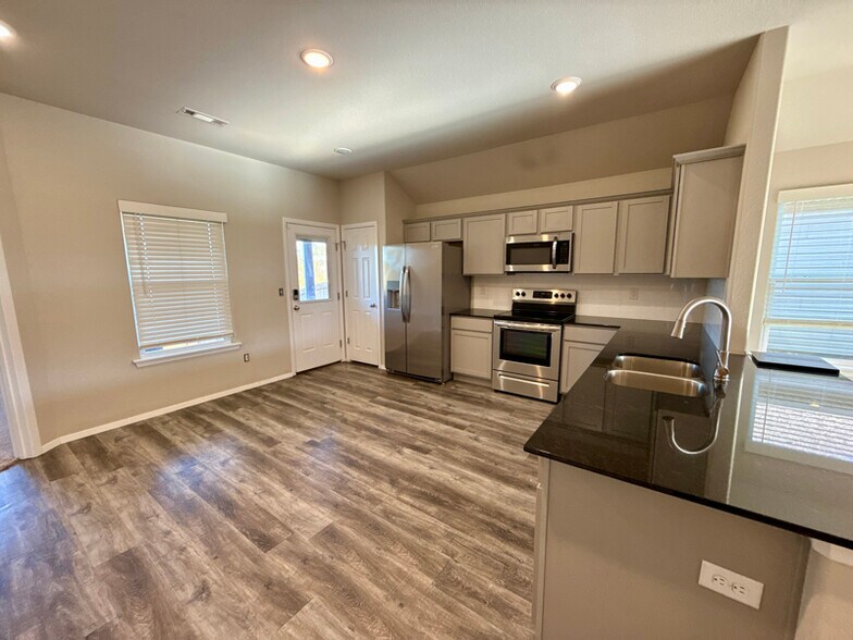 Building Photo - 530 Woodcreek Lp