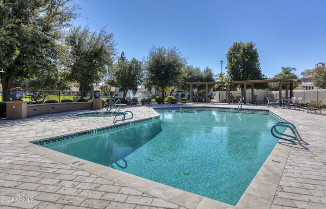 Building Photo - 7812 E Oakshore Dr