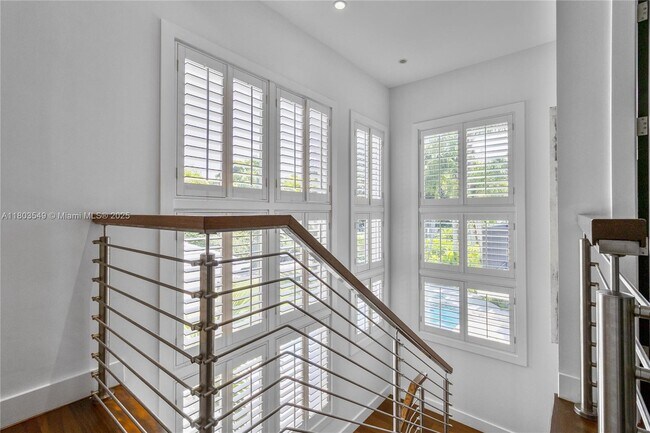 Building Photo - 7201 Ponce De Leon Rd