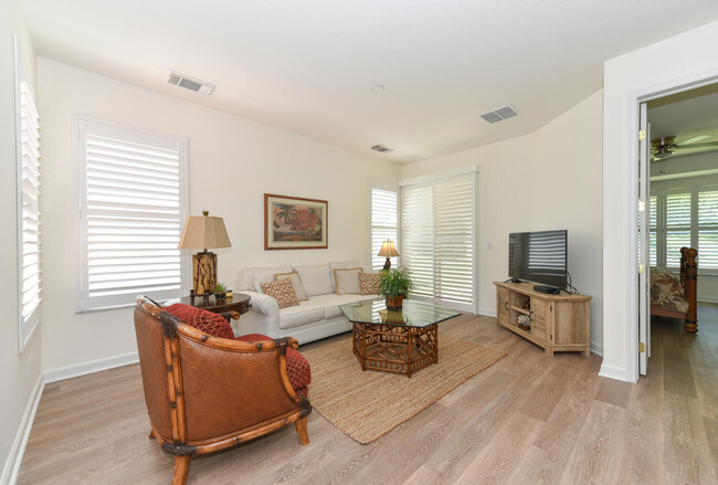Building Photo - 650 SW Treasure Cove