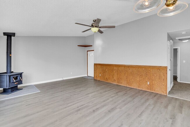 Building Photo - 466 1/2 Carson Lake Dr