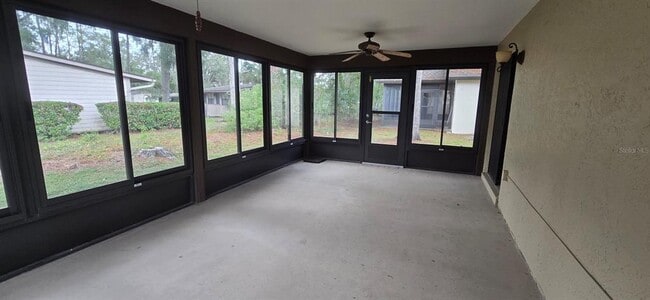 Building Photo - 1020 NE 30th Ave