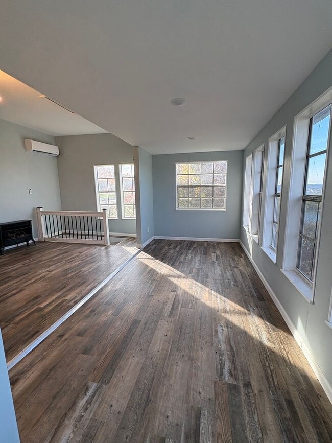 Building Photo - Just Minutes From Town