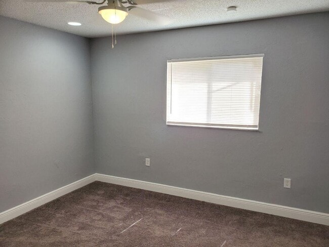 Building Photo - 3/2 Duplex in Bradenton