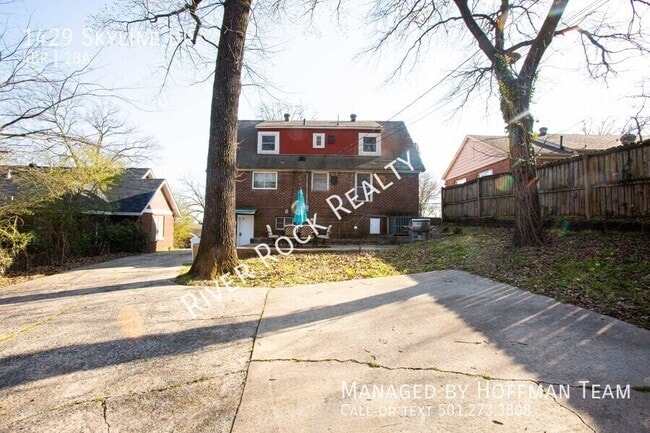 Building Photo - 1429 Skyline Dr