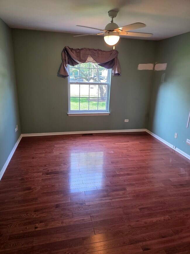 Building Photo - 408 Woodview Cir