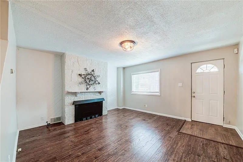 Building Photo - 1916 Wharton St