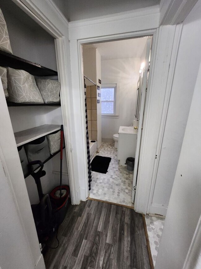 Building Photo - 1856 Lampson Rd