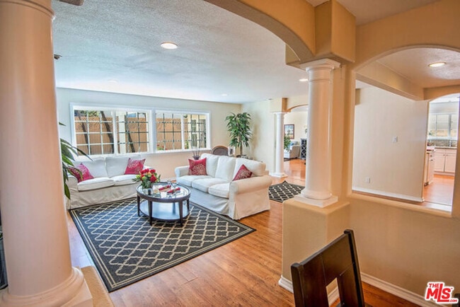 Building Photo - 7830 W 83rd St