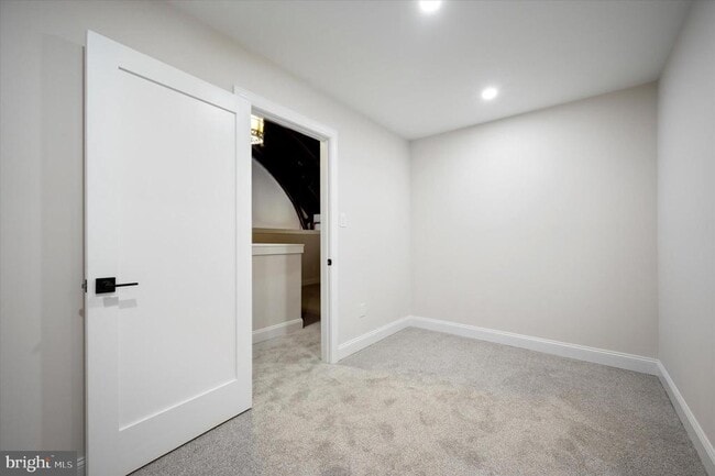 Building Photo - 430 York Rd