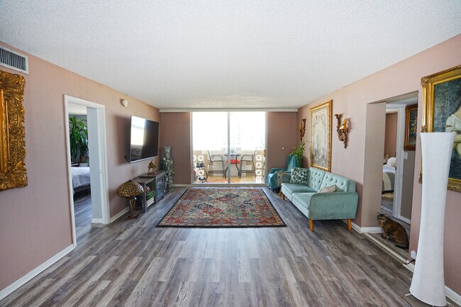 Building Photo - 1833 S Ocean Dr