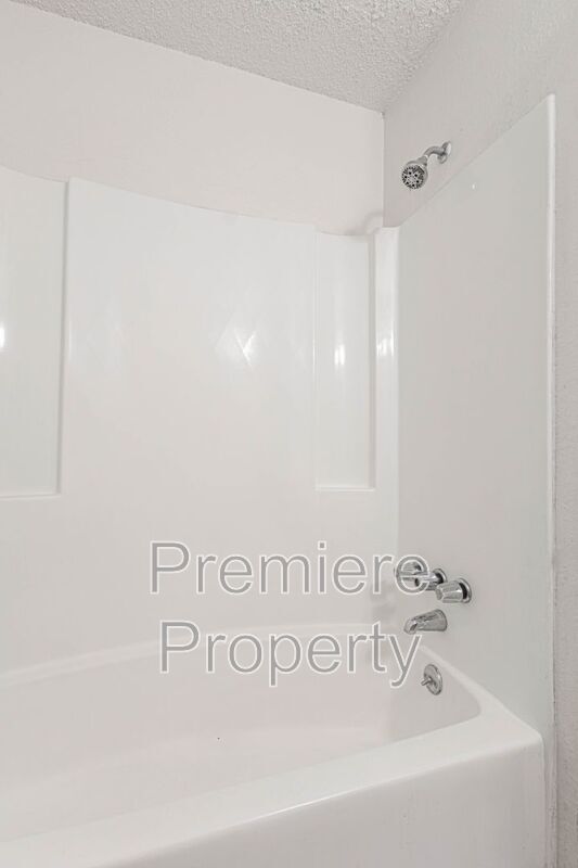 Building Photo - 9130 E 85 St