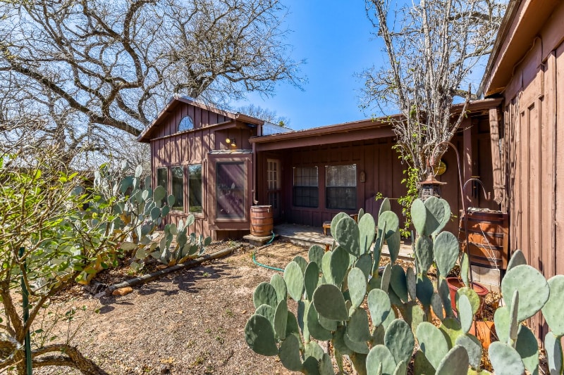 Building Photo - 187 River Oaks Dr