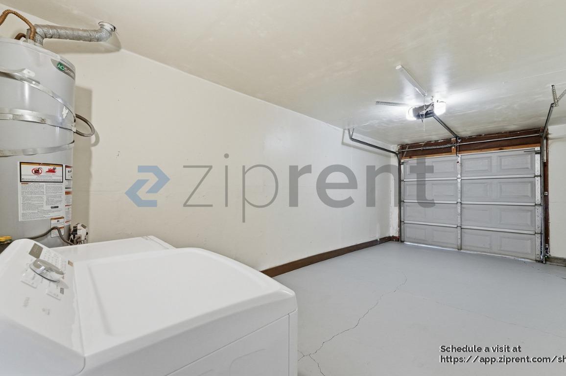 Building Photo - 1657 Knickerbocker Dr