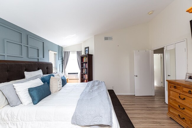 Building Photo - ***CHARMING CHULA VISTA 4/2 HOME, PET FRIE...