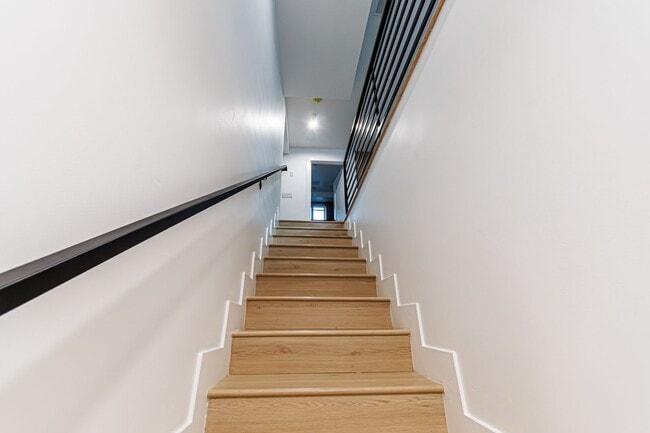 Building Photo - 1656 S Hayworth Ave