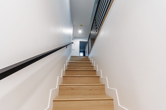 Building Photo - 1658 S. Hayworth Ave