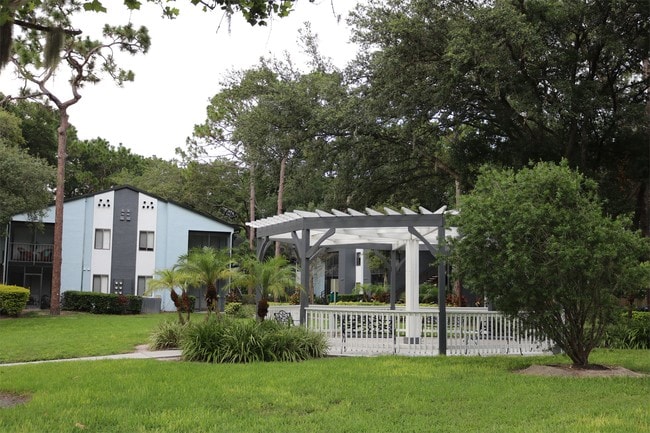 Building Photo - 232 Riverbend Dr