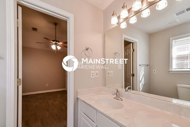 Building Photo - 3 Bedroom Pet-Friendly Home in Memphis, TN with Main Street Renewal