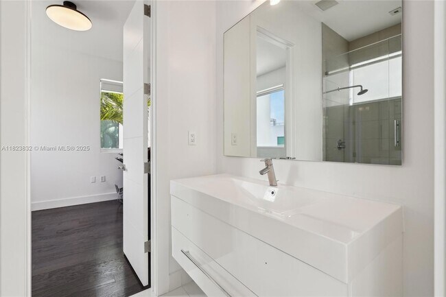 Building Photo - 10445 NW 68th Terrace