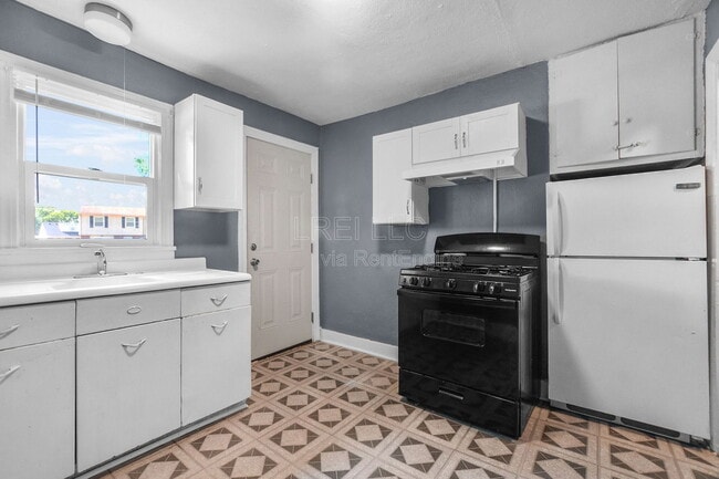 Building Photo - 1443 S 32nd St