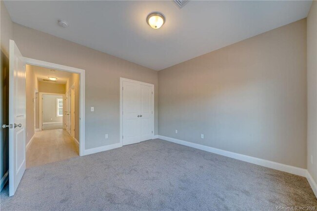 Building Photo - 6 Bayberry Ln