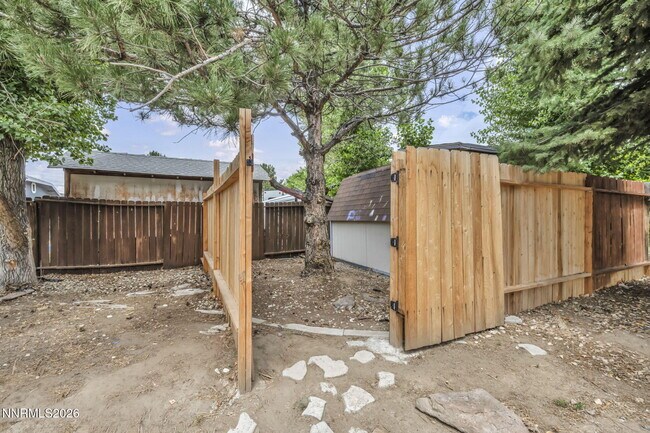 Building Photo - 17575 Parrot Dr