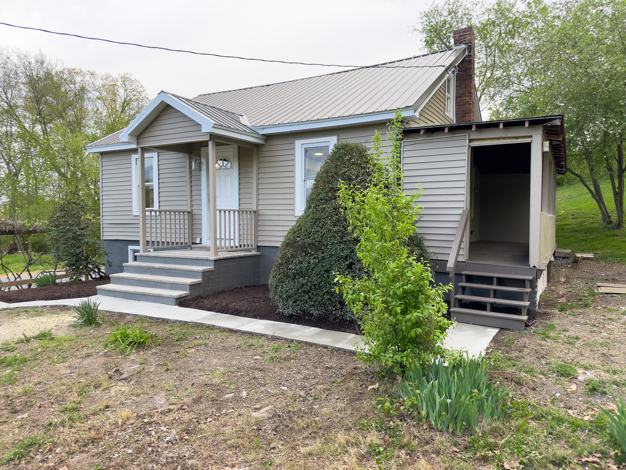 Building Photo - 93 N Greenview Rd