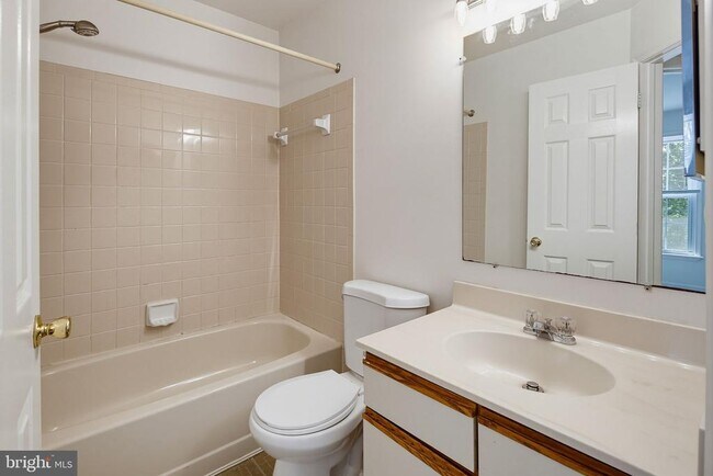 Building Photo - 8867 Willowwood Way