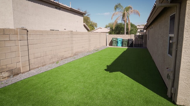 Building Photo - 3915 E Renee Dr