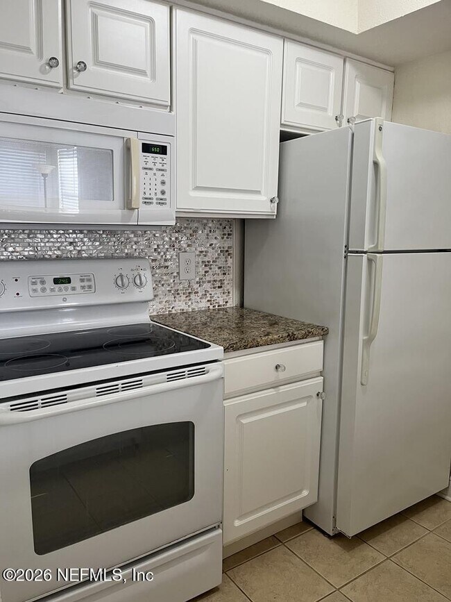 Building Photo - 100 Fairway Park Blvd