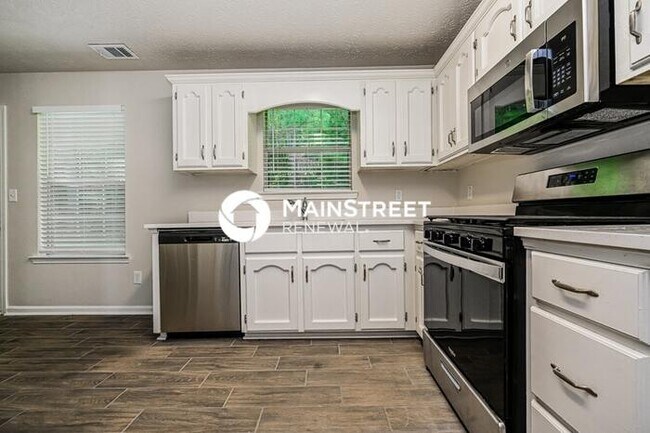 Building Photo - 4 Bedroom Pet-Friendly Home in DECATUR, GA with Main Street Renewal