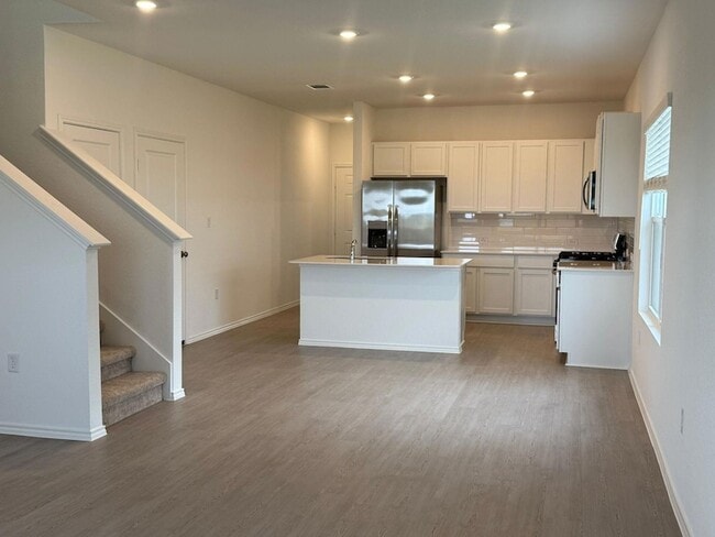 Building Photo - 109 Imola St