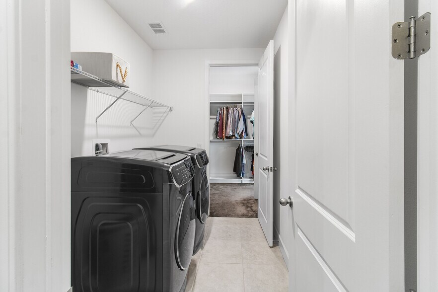 Building Photo - 7531 Mandarin Grove Way